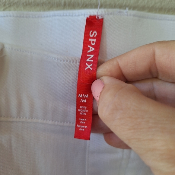 Spanx White Flare Jeans Pull On Slimming Stretch Pockets Womens Size M 20349Q - Picture 2 of 6